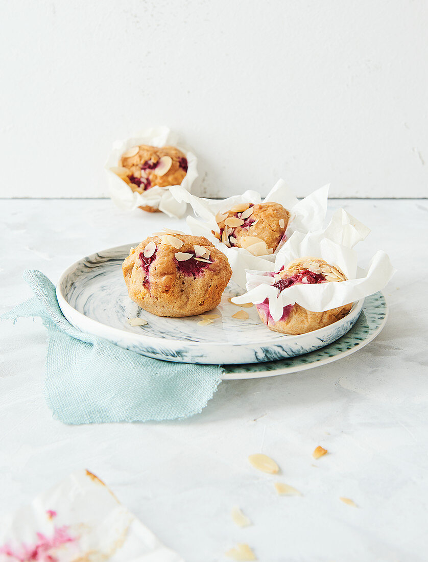 Zuckerfreie Vanille-Kirsch-Muffins