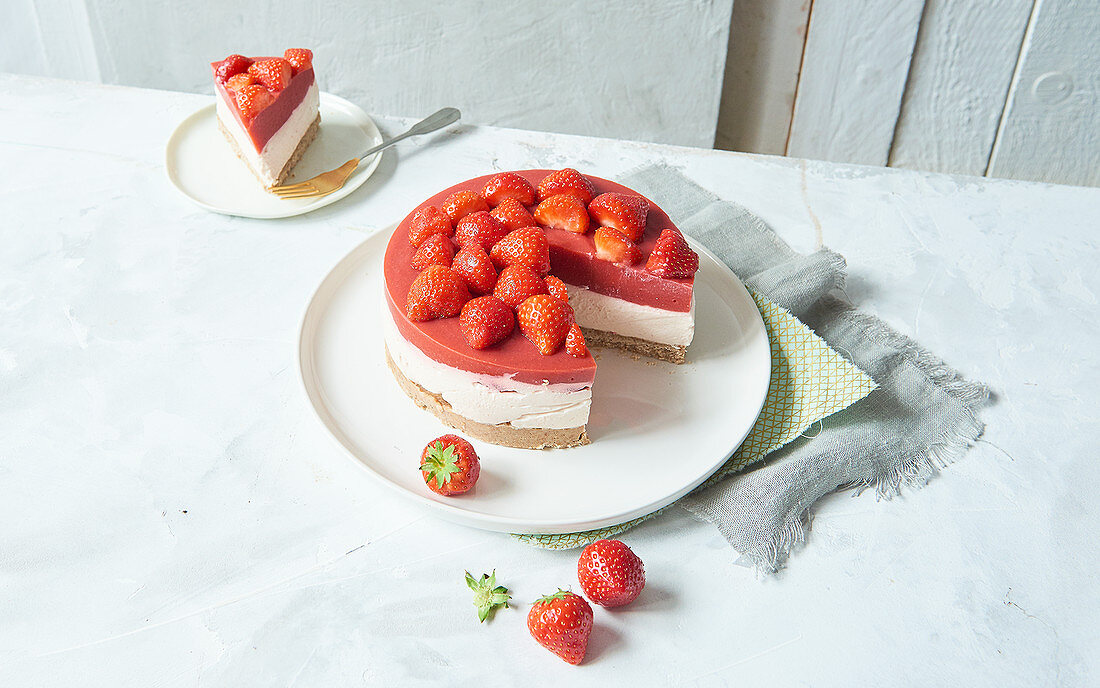 Sugar-free strawberry cheesecake