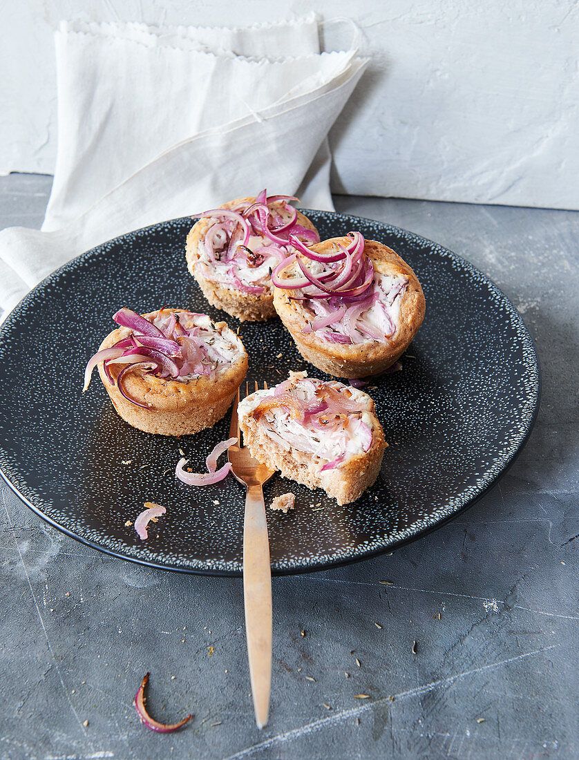 Onion cake muffins