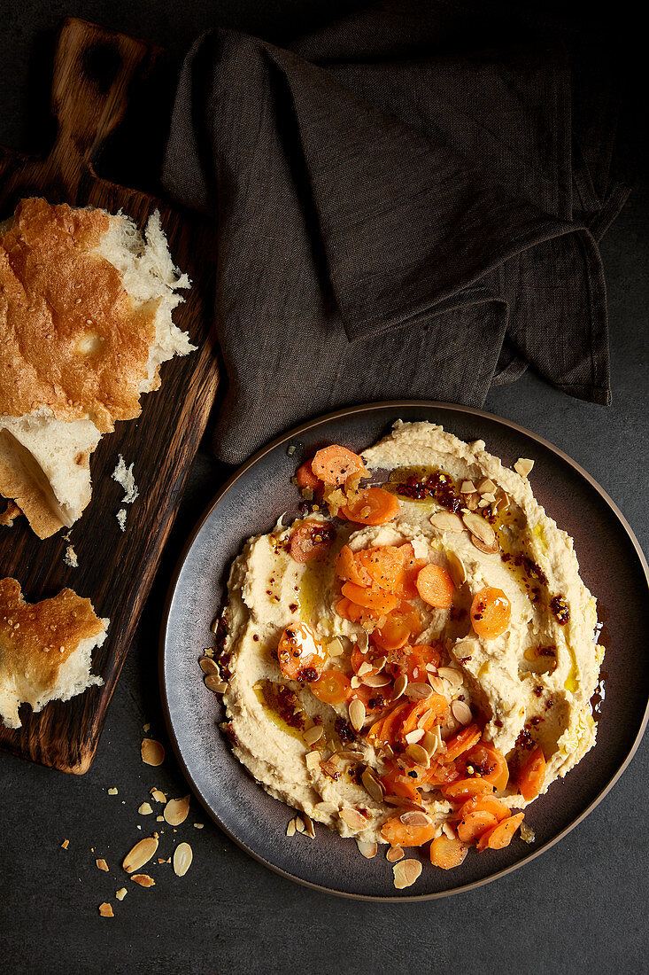 Bean hummus with carrots and almonds
