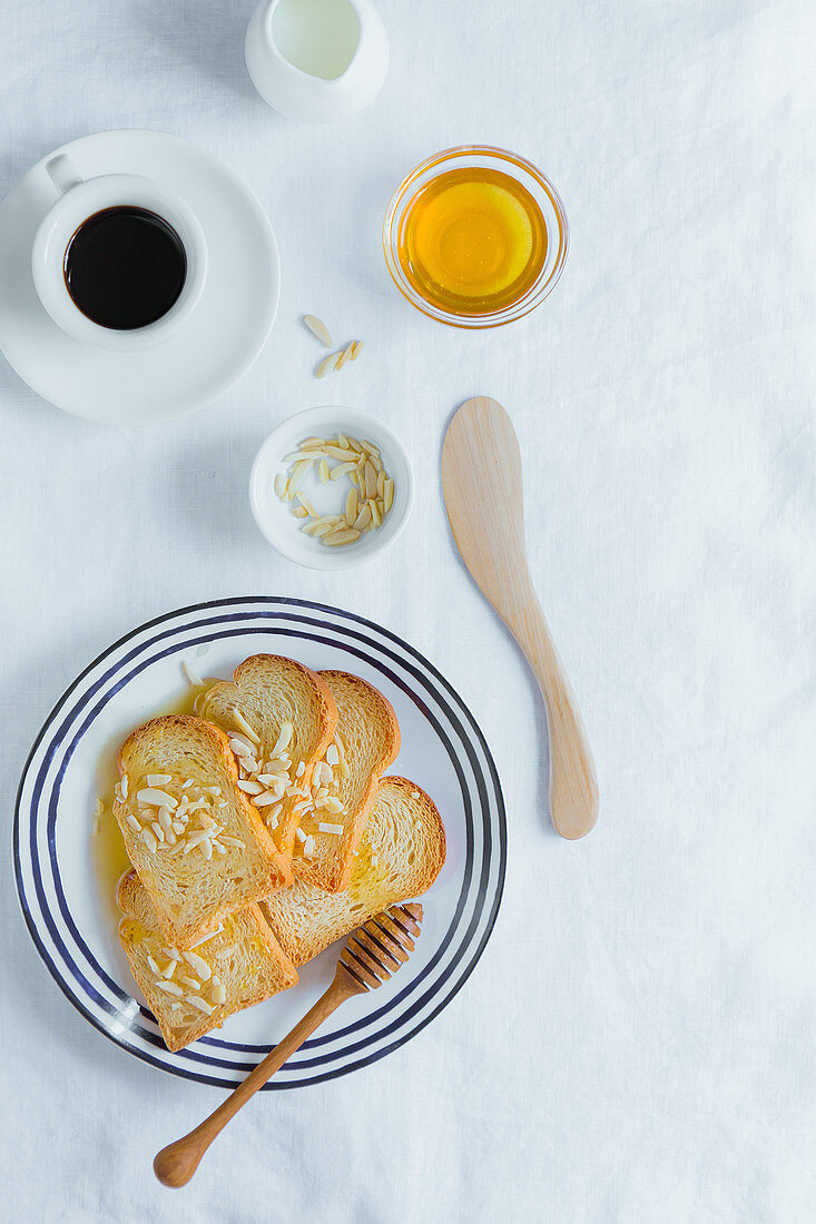 Melba toast with honey and chopped almonds