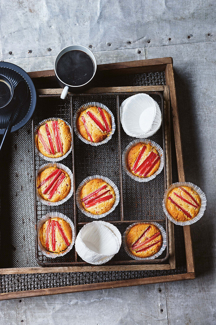 Mandelmuffins mit Rhabarber