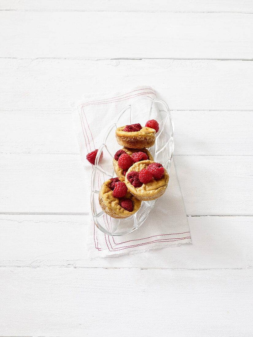 Mini-Cheesecakes mit Himbeeren