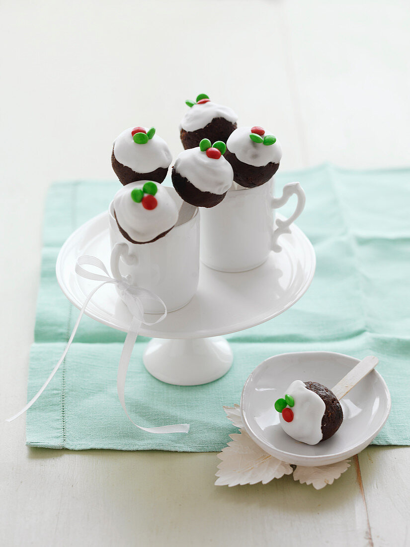 Weihnachtliche Cake Pops aus Christmas Pudding