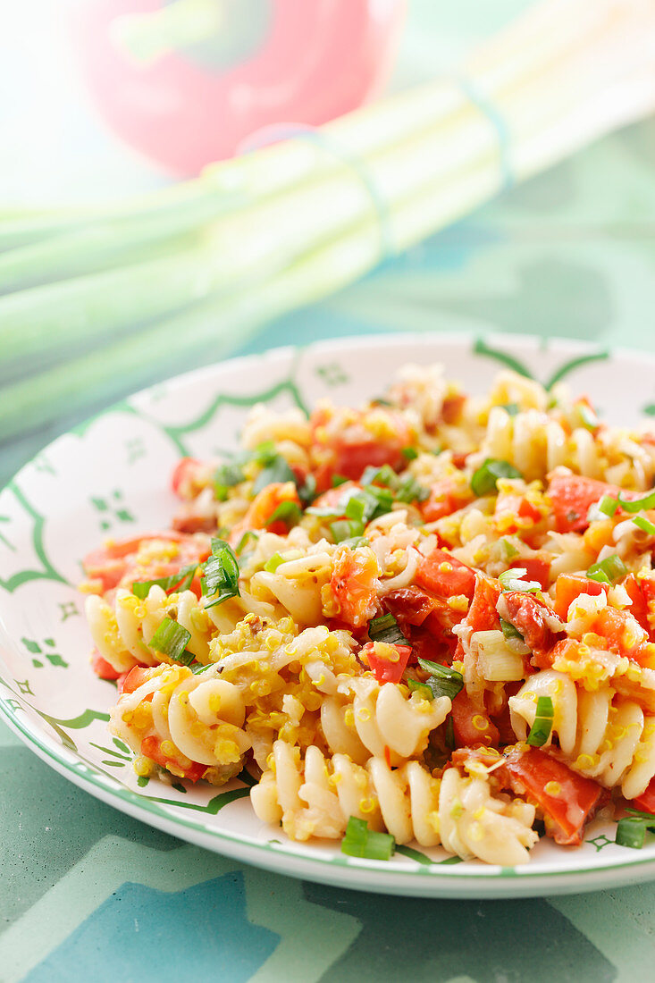 Nudelsalat mit Hirse und Paprika