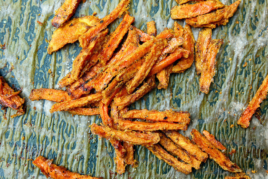 Roasted sweet potato strips with a curry crust
