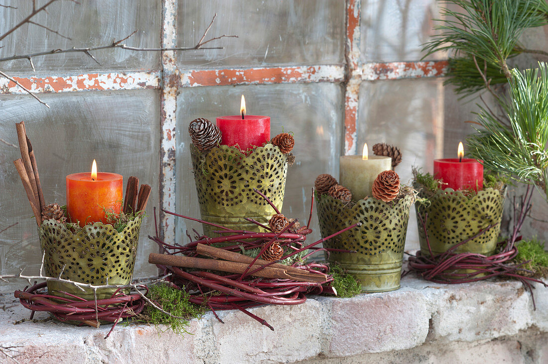 Advent decoration on the stable window