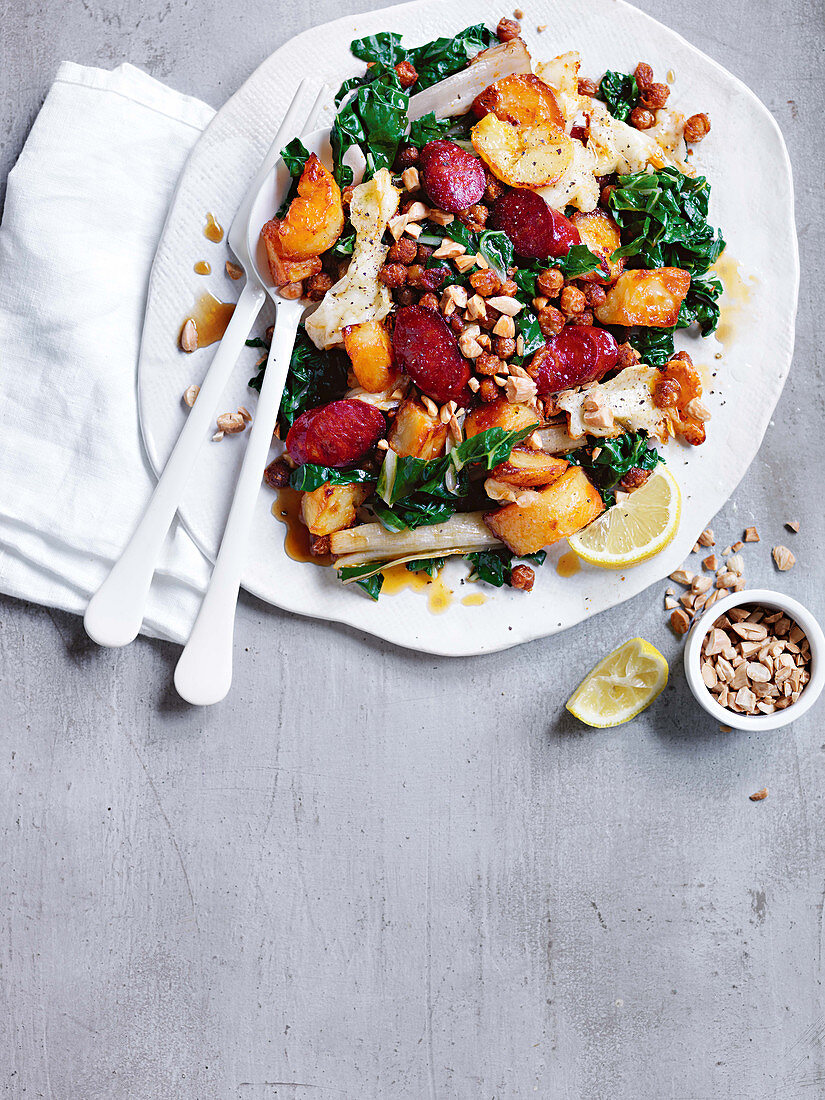 Mangold mit Chorizo, Kichererbsen, ​​und knusprig gebratenen Kartoffeln