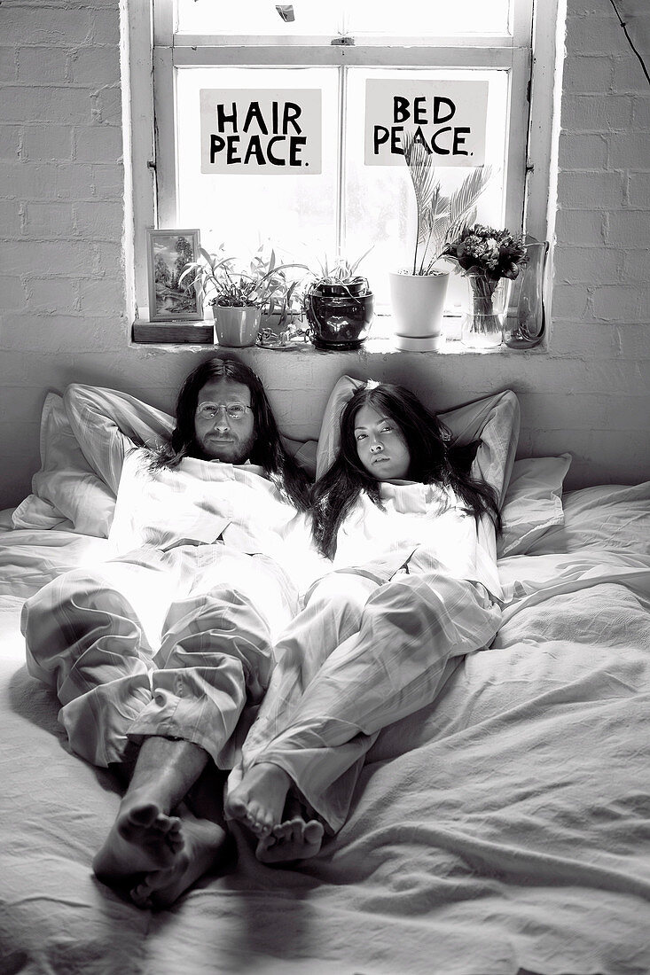A couple lying in bed (John Lennon & Yoko Ono – remake)