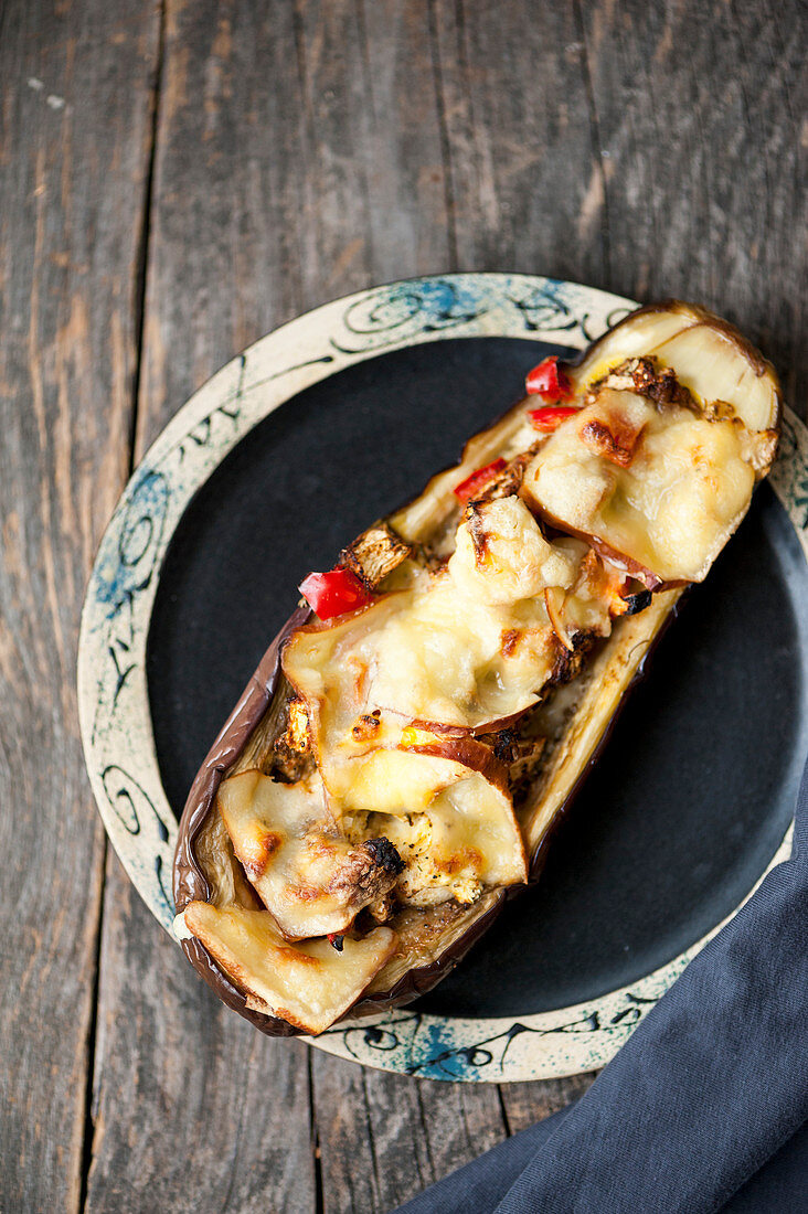 Oven-baked aubergine with vegetables and cheese