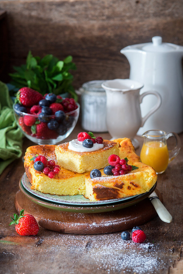 Hüttenkäseauflauf mit Beeren