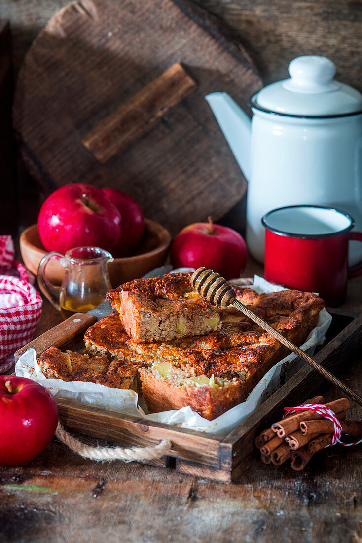 Apfel-Haferflocken-Kuchen mit Honig