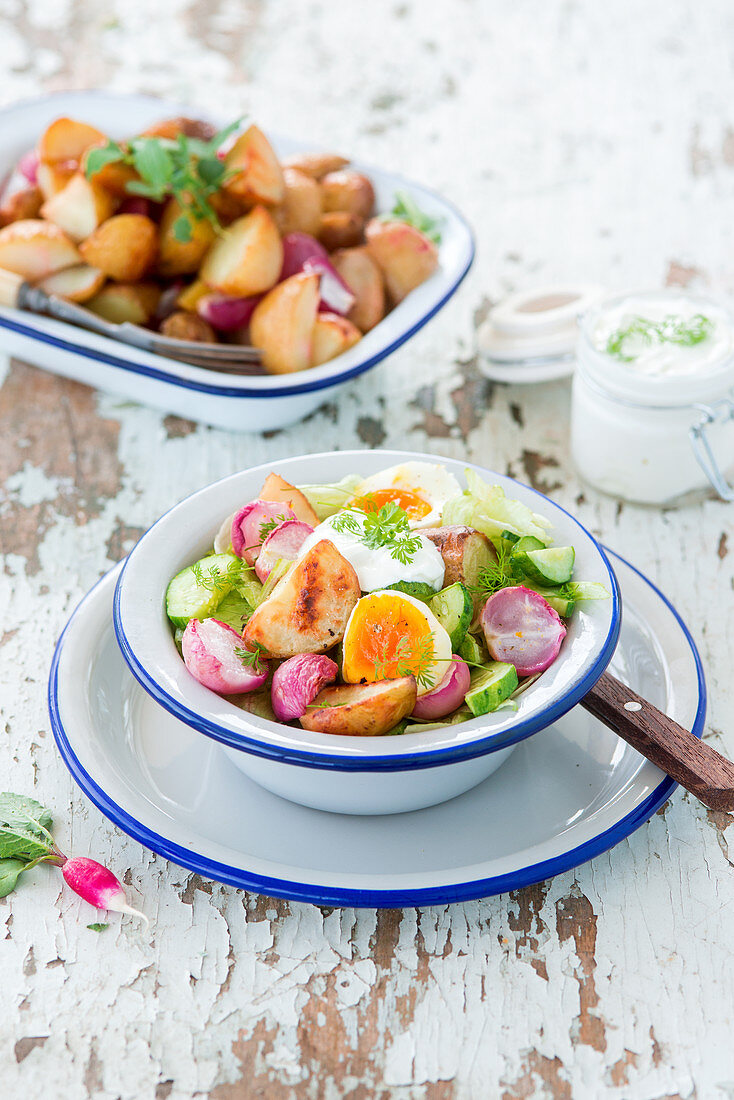 Ofenkartoffelsalat mit Radieschen und Ei