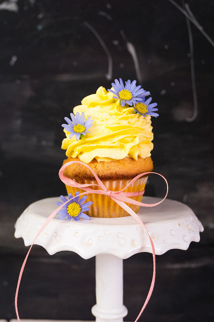 A vanilla muffin with a mascarpone and mango topping