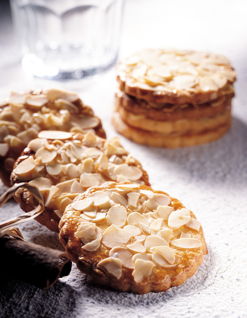 Cookies with almond flakes