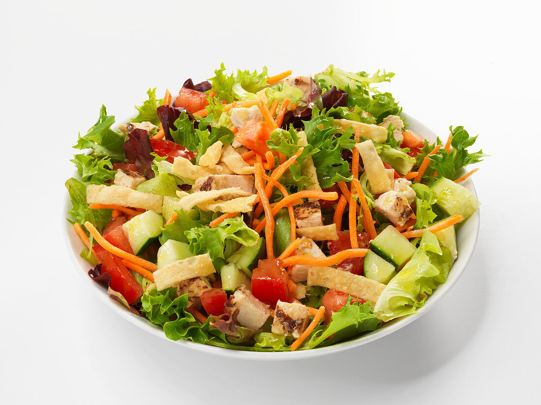 Mixed salad with poultry