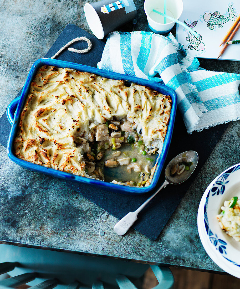 Fischpie mit Meeresfrüchten und Kartoffelpüree