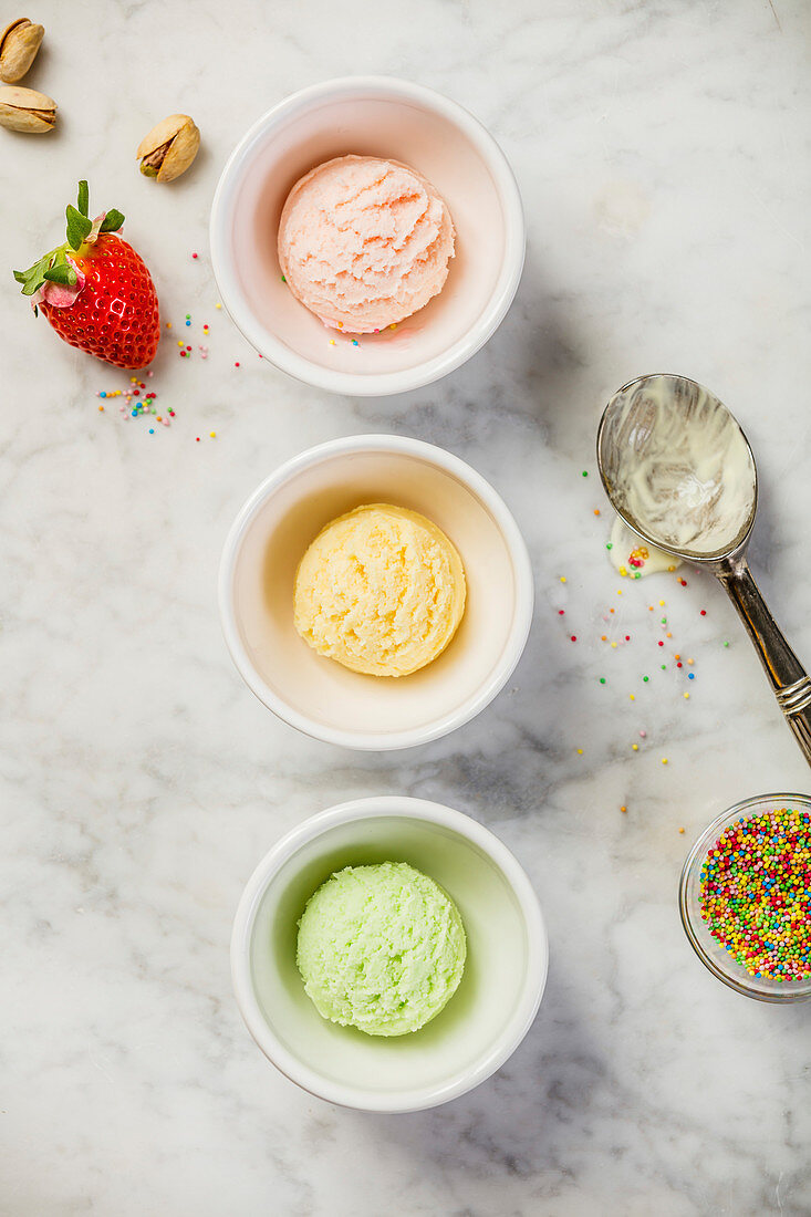 Ice cream (strawberry, mango or banana and lime, green tea or pistachio) in white bowls