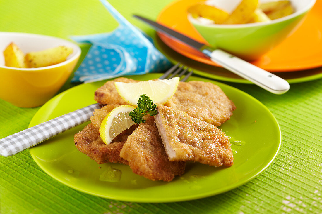 Mini-Schnitzel mit Zitrone und Ofenkartoffeln