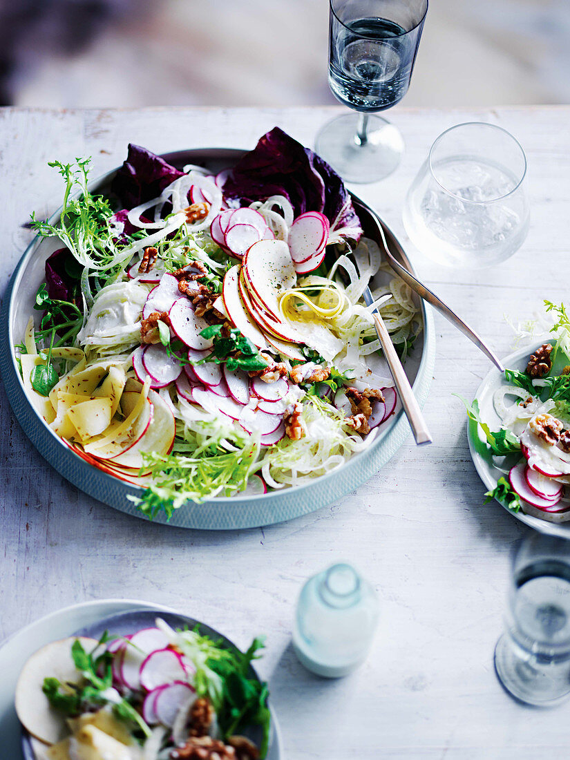 Wintersalat mit Buttermilchdressing (Skandinavien)