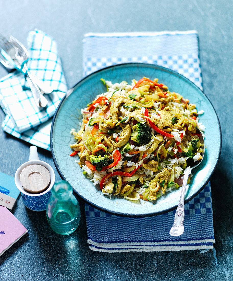 Nasi goreng with chicken, broccoli and paprika