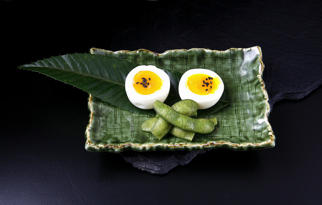 Gekochtes Ei mit Edamame (Korea)