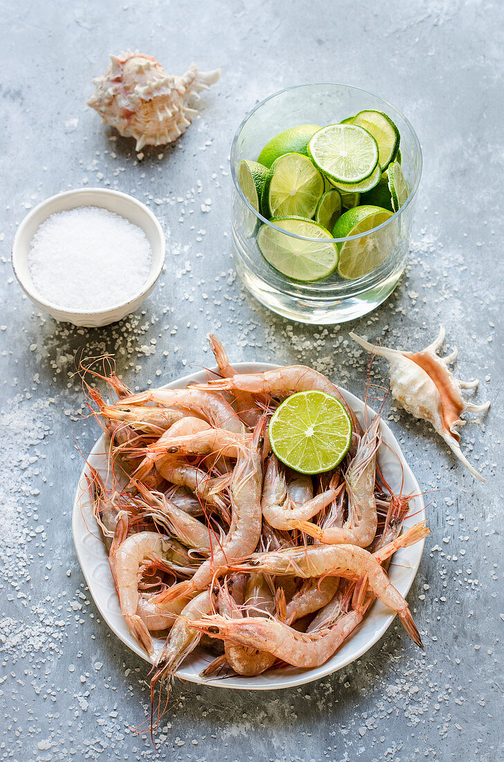 Fresh Shrimps in a bowl with lime