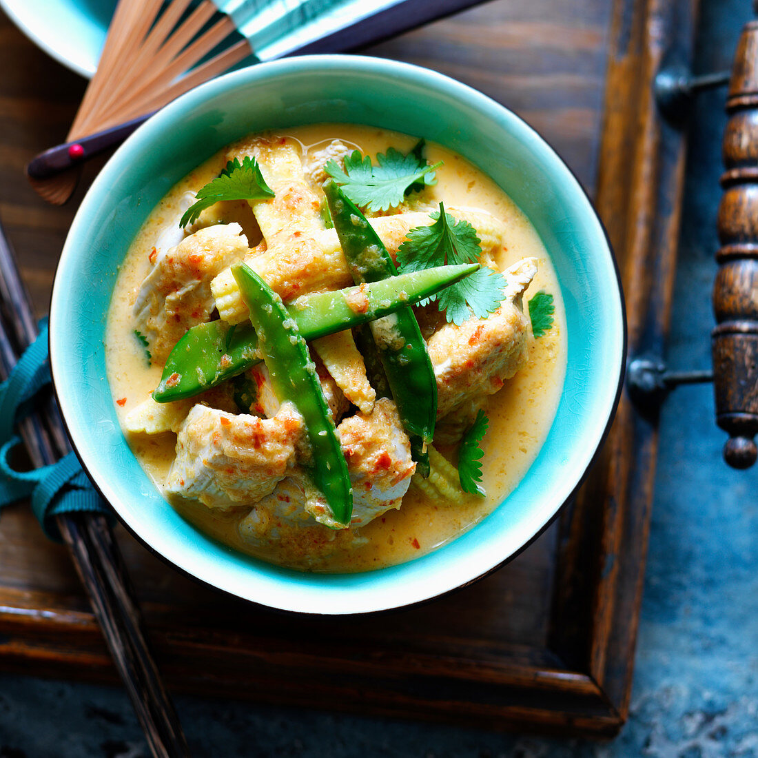 Red Thai curry with chicken and mangetout