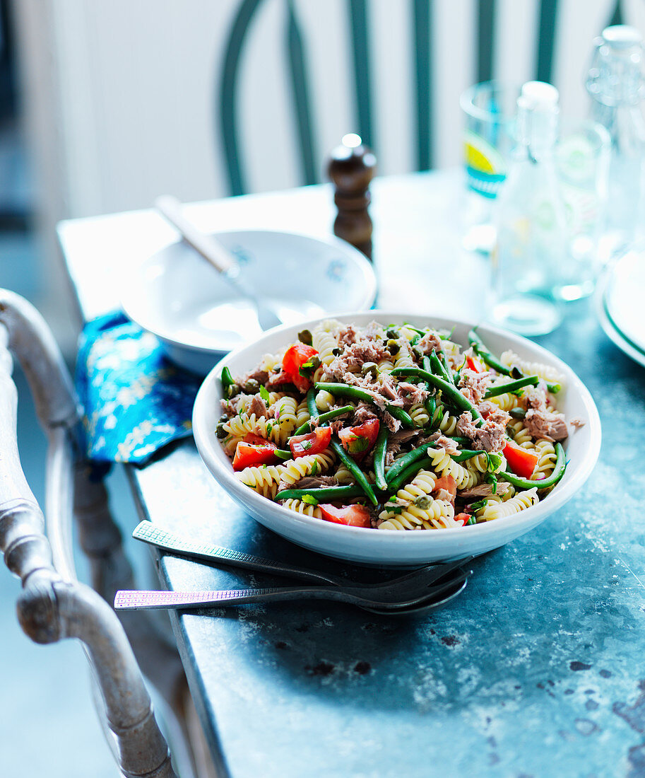 Pasta salad with tuna, peppers and green beans