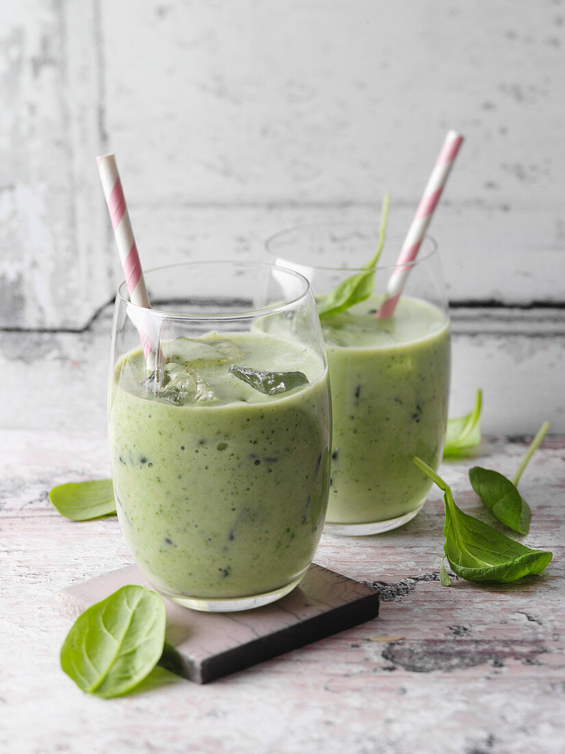 Spinach and almond smoothies (low carb)