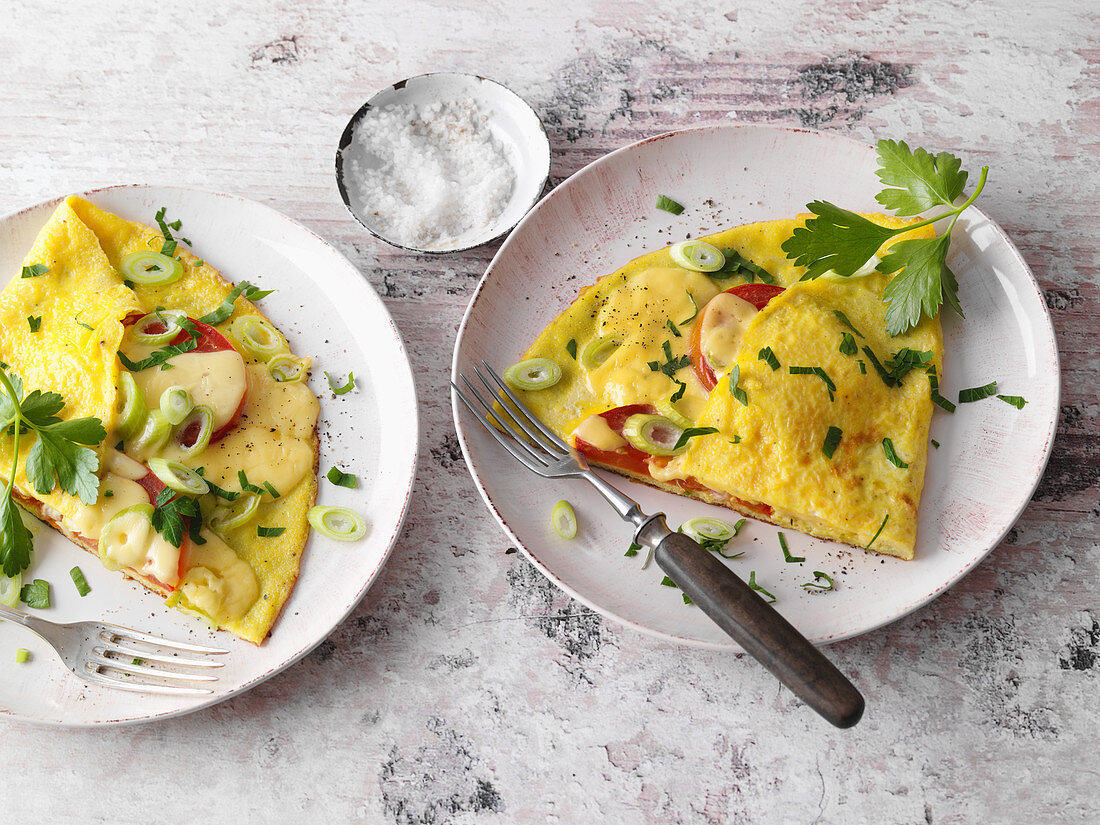 Breakfast omelettes with vegetables (low carb)