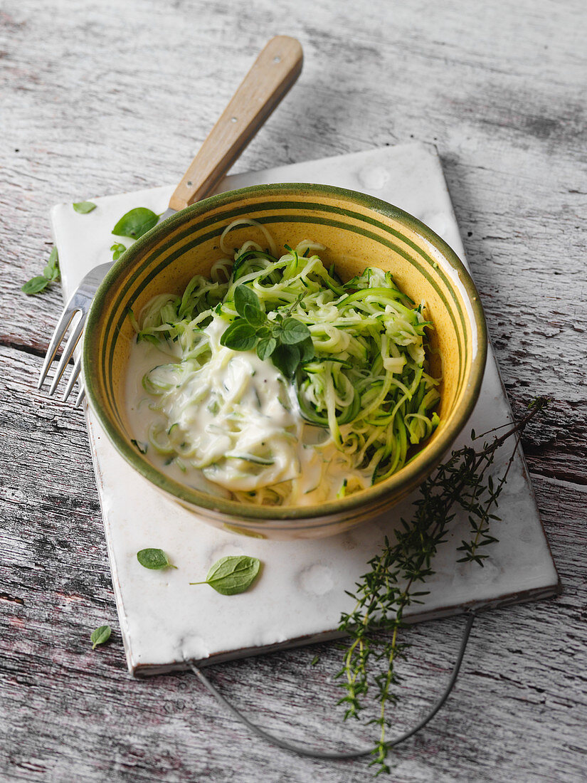 Courgette noodles with a creamy cheese sauce (low carb)