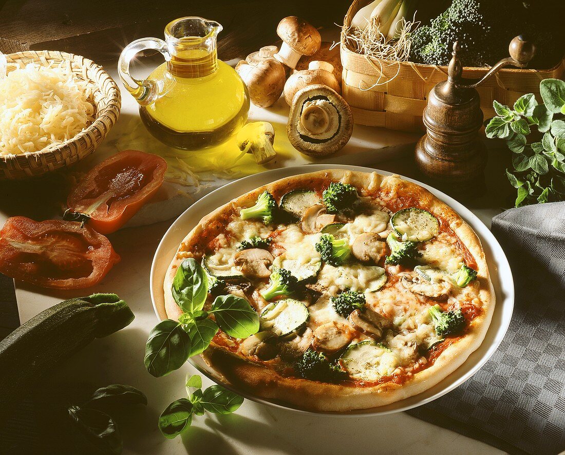 Gemüsepizza mit Champignons, Brokkoli & Zucchini