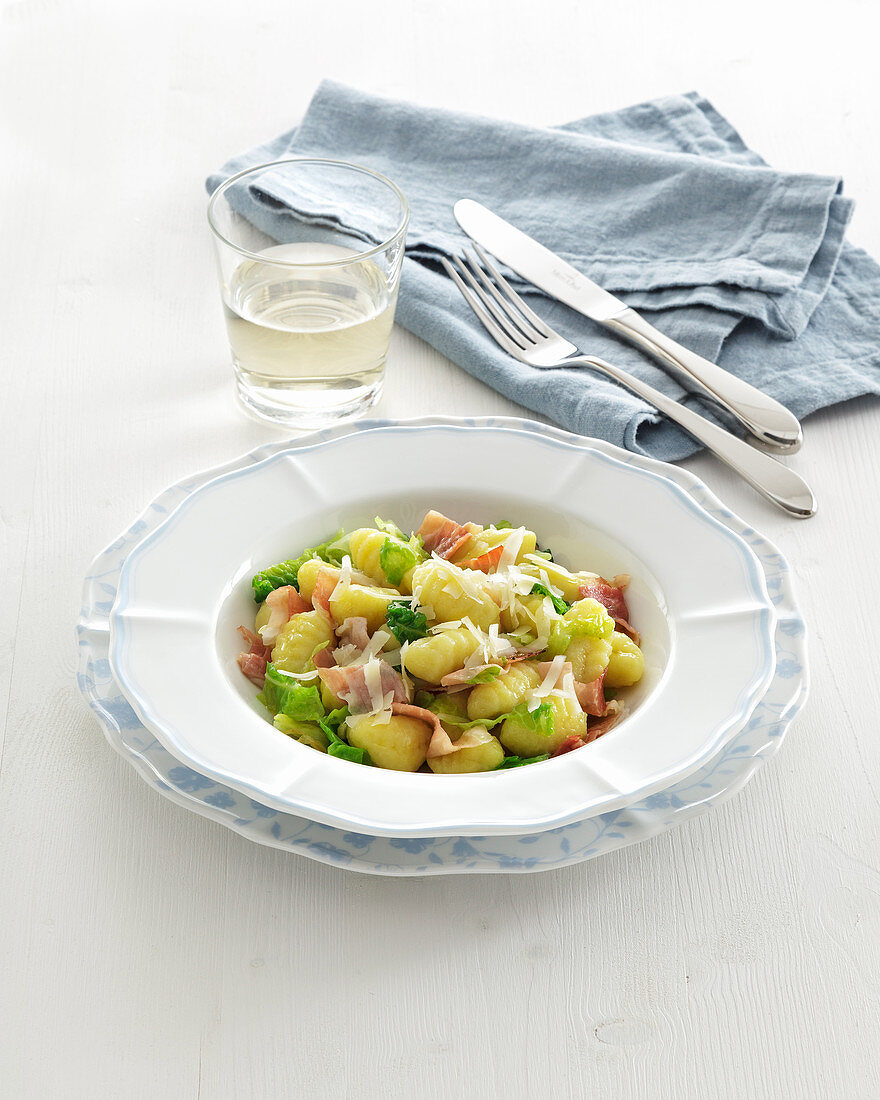 Gnocchi mit Wirsing und Speck