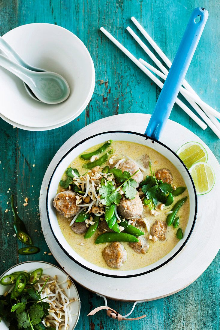 Green Curry with Chicken Meat Balls