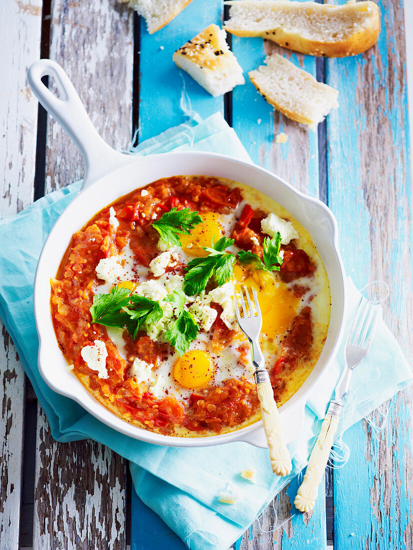 Shakshuka mit türkischem Fladenbrot