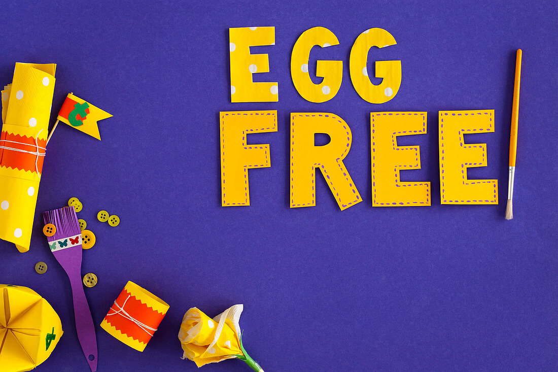 'Egg Free' auf blauem Untergrund (Eifreie Ernährung für Kinder)