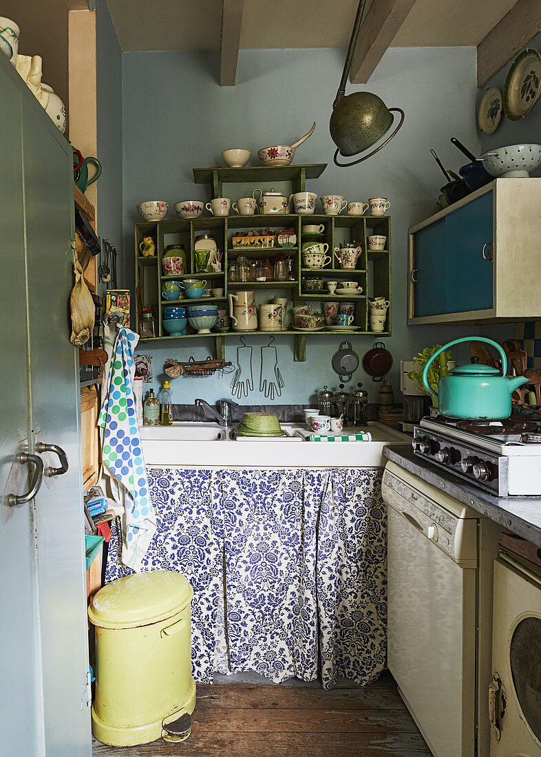 Small, vintage-style kitchen