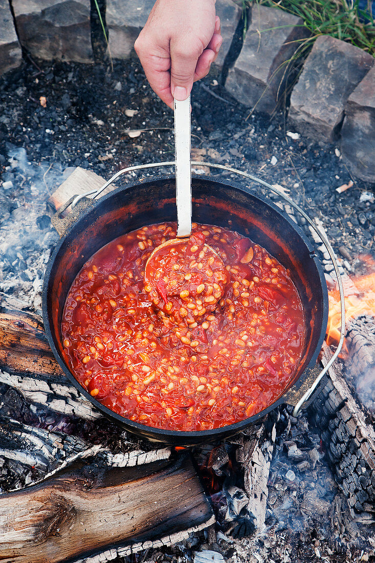 Chuck Wagon Beans aus dem Dutch Oven