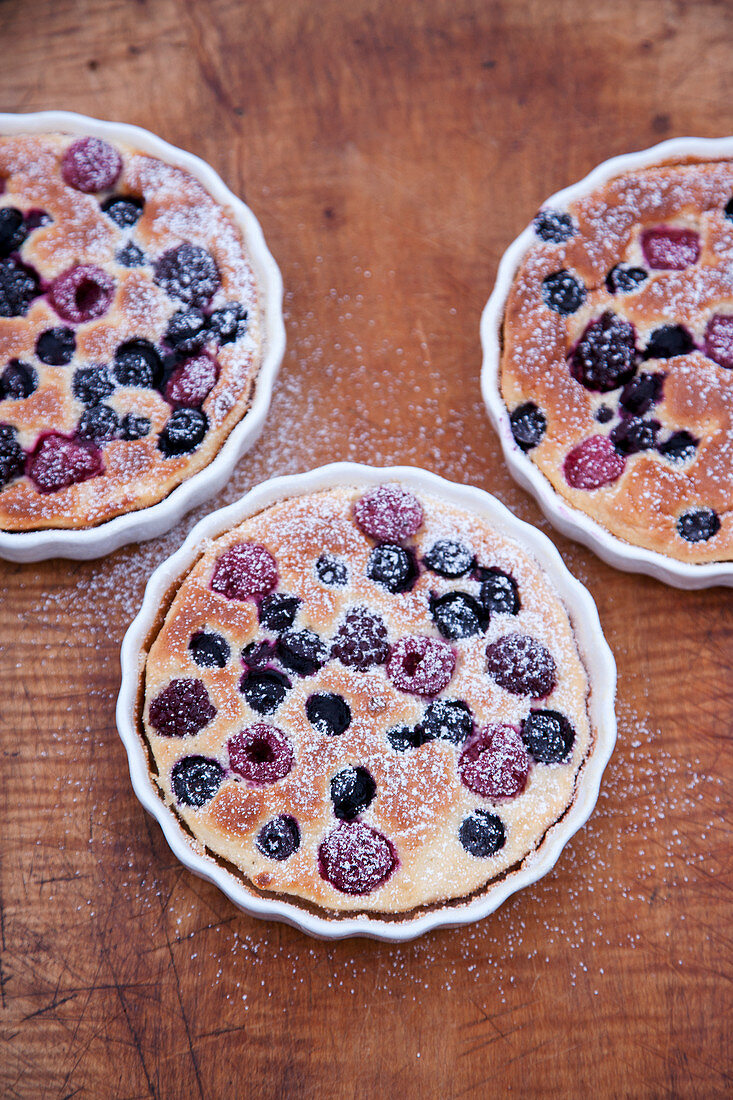 Grilled berry tarts