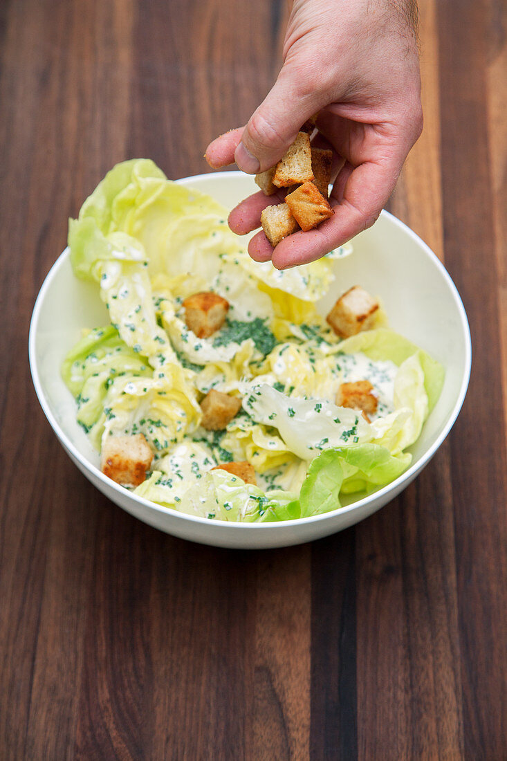 Lettuce hearts with croutons and sour cream dressing