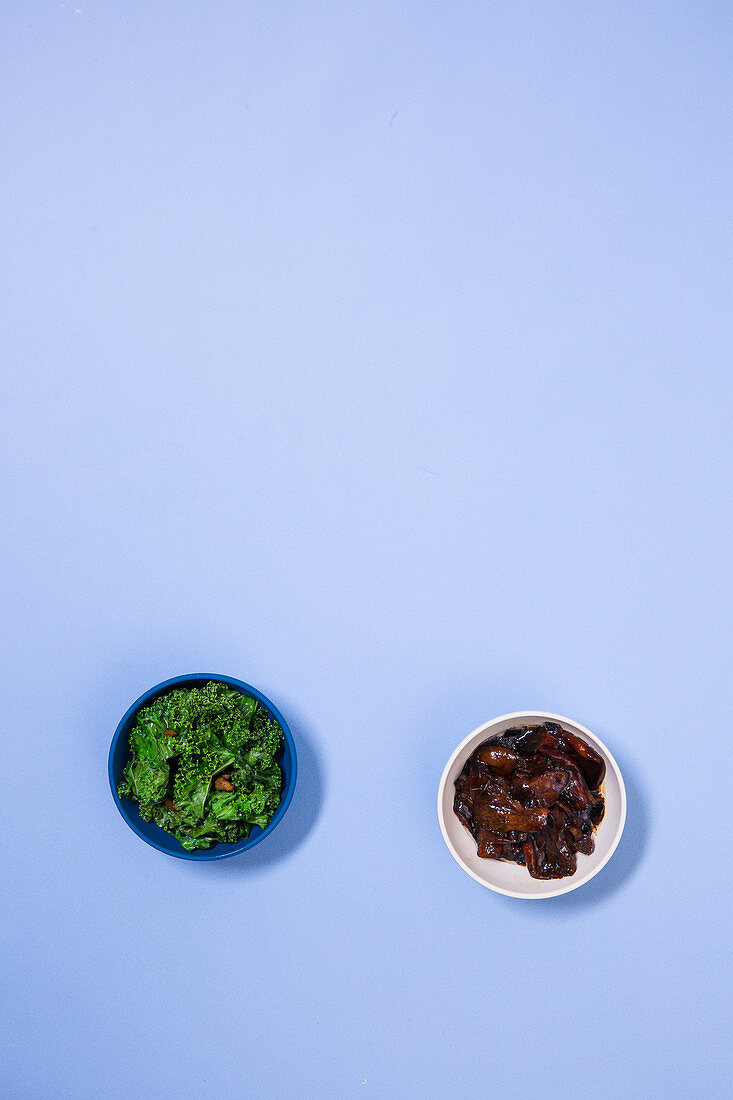 Teriyaki-Austernpilze und gewokter Grünkohl