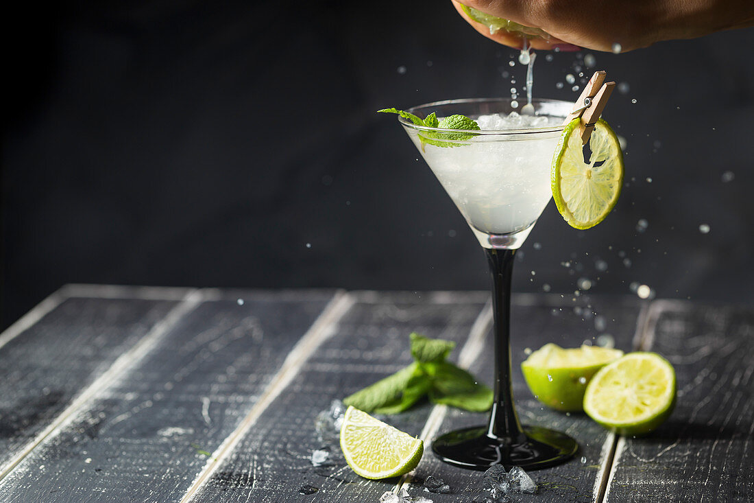 Klassischer Margarita-Cocktail mit Limetten