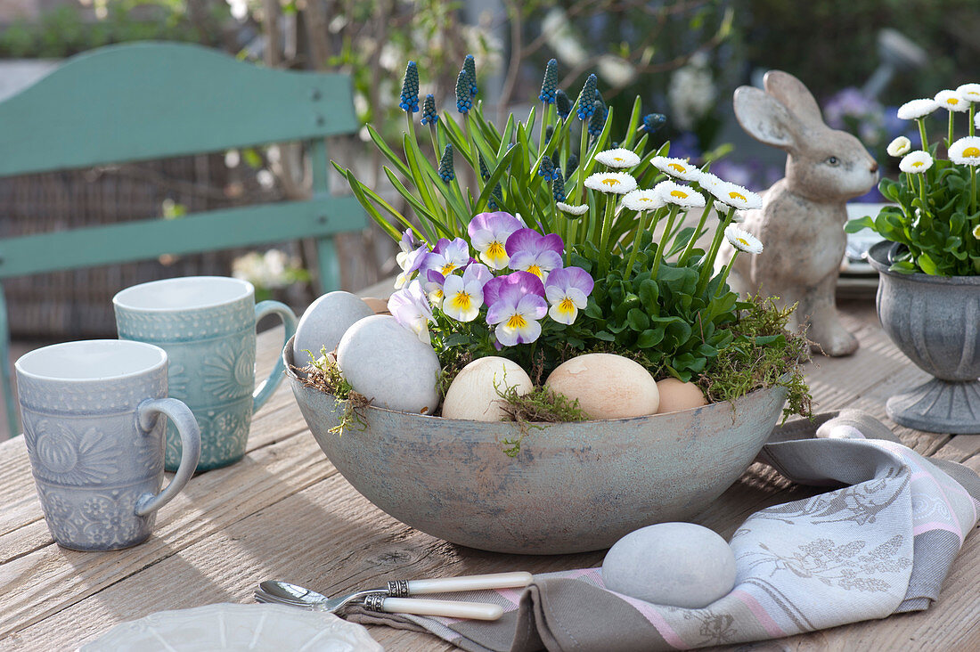 Planted bowl as an Easter table decoration
