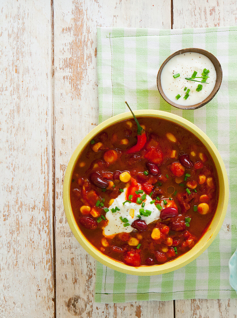 Mexican bean chilli and a yoghurt dip