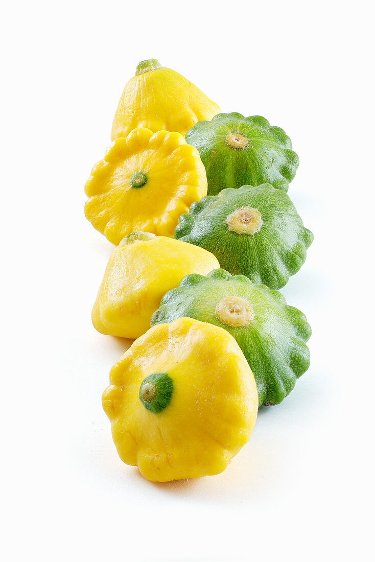 Gelbe und grüne Minikürbisse (Patissons)