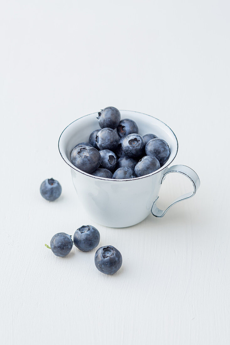 Blaubeeren in einer Tasse