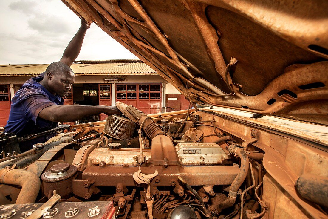 Mechanic fixing a car