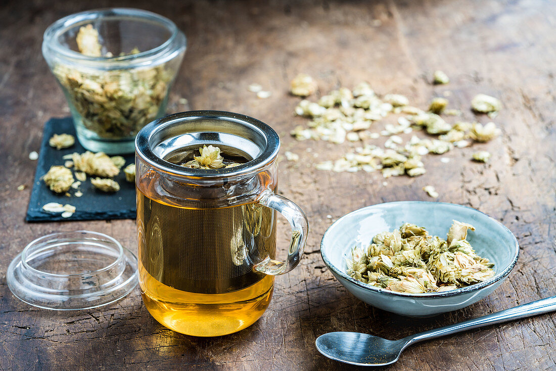 Dried hops (Humulus lupulus) tea
