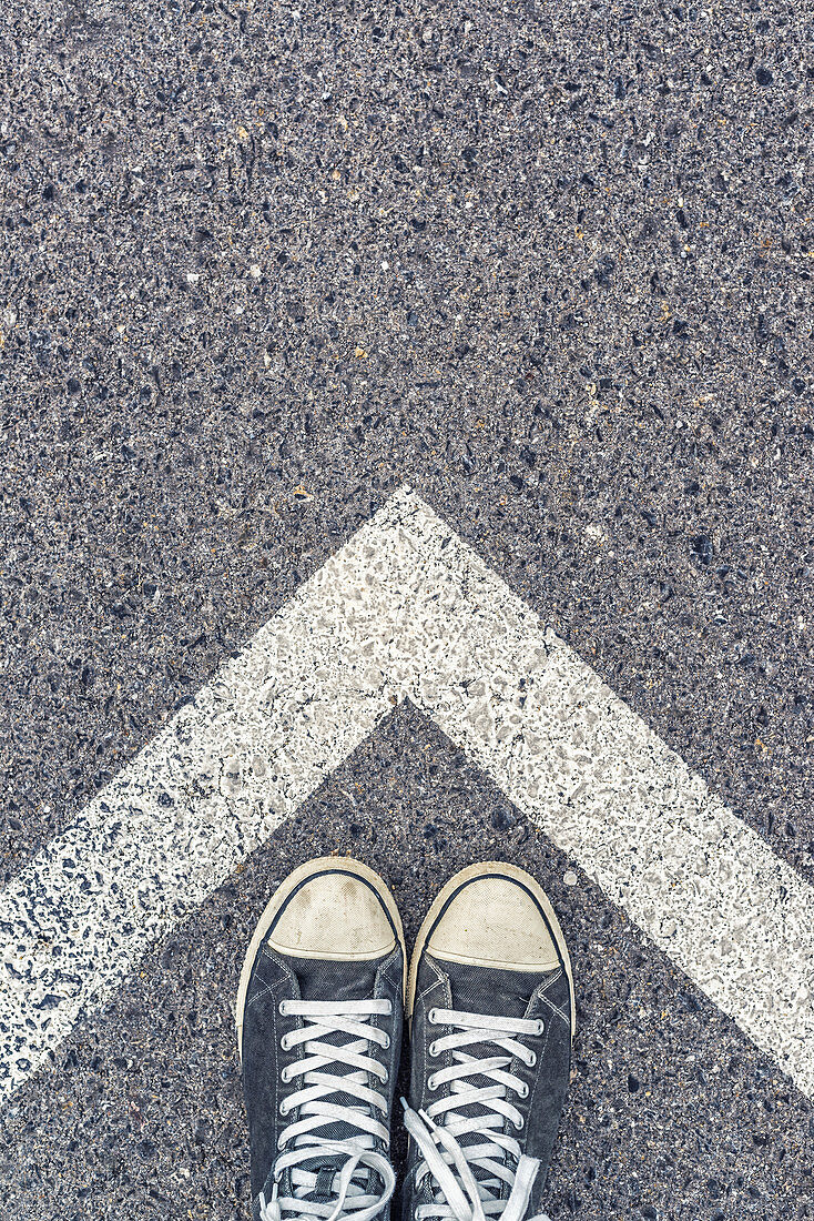 Feet and road markings